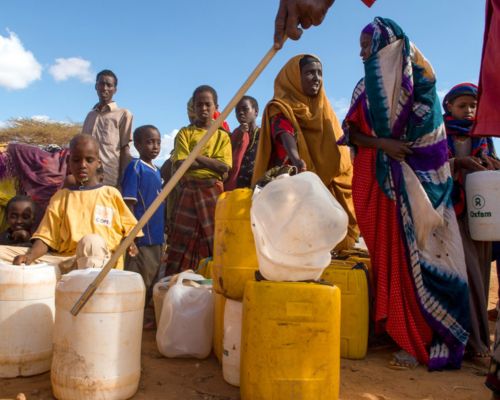 Somali refugee women and children wait for water outside of a refugee camp in Dadaab, Kenya. [photo by IMB.org]